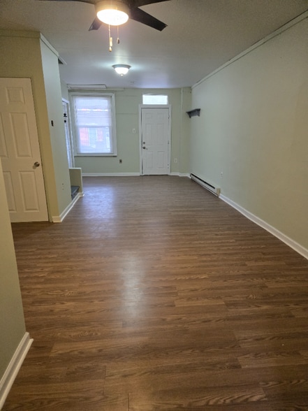 Building Photo - 2704 Pratt St