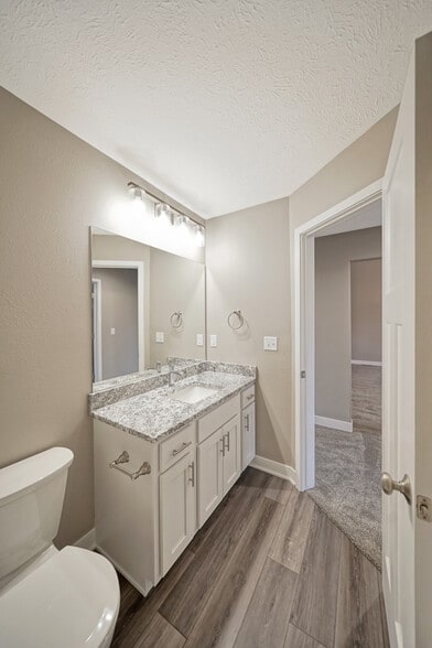 Main bath - 8195 Regent Dr