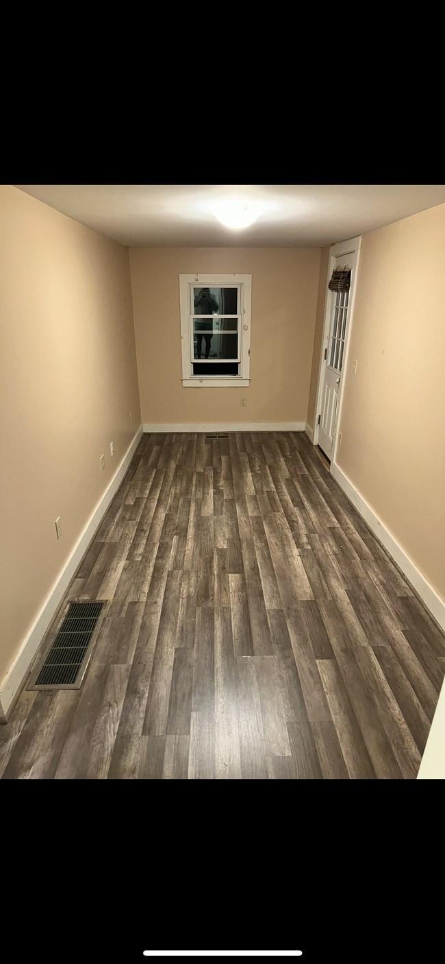 Building Photo - 9 Pebble Ln