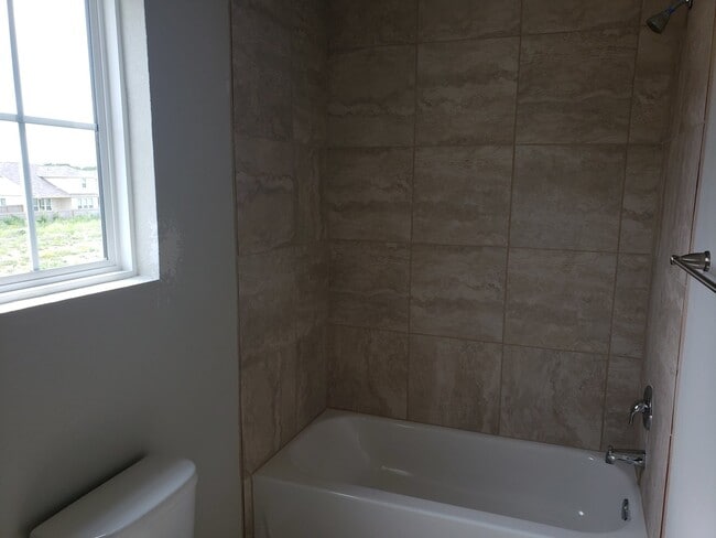 Building Photo - Townhome for rent