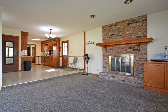 Building Photo - Spacious 3 bed, 2 bath rental in Bloomingt...
