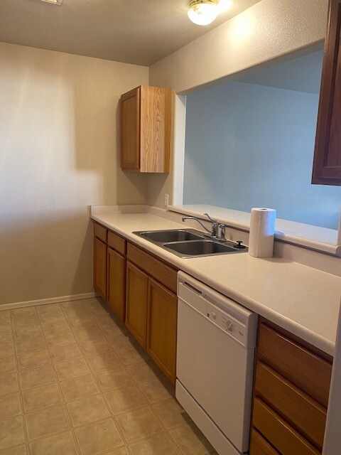 Open Kitchen - 835 E Cedar Ct