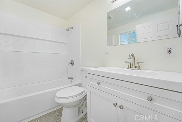 Building Photo - 400 W 109th St