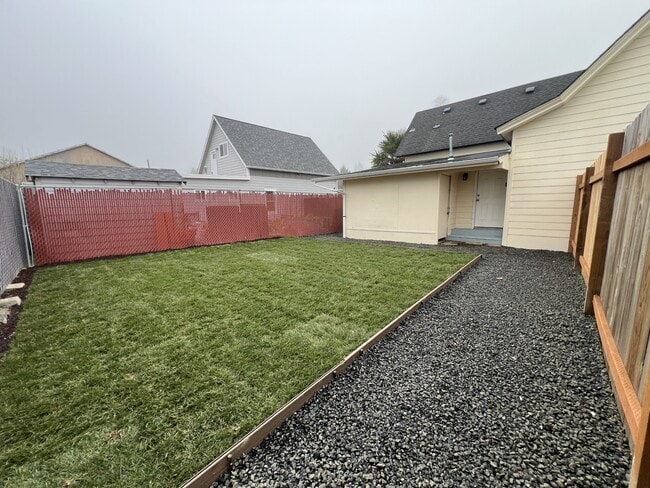 Building Photo - 1803 SE Salem Ave