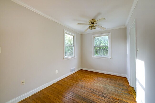 Building Photo - Charming 3BR Home with Fenced Backyard & Patio in Silver Spring