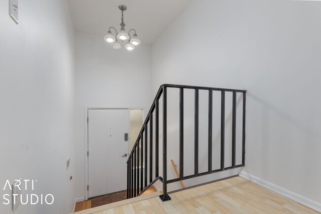 Building Photo - Fully Renovated 4-Bedroom Townhome in Prim...