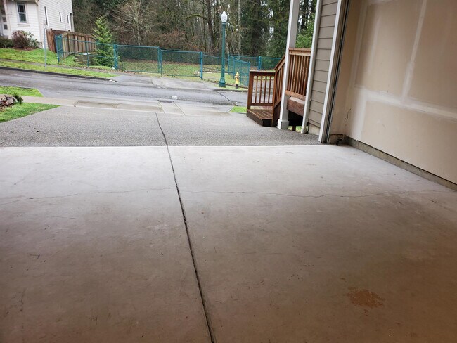 Building Photo - 1502 Onyx St SE