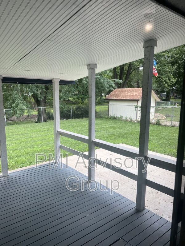 Building Photo - 1220 N School St