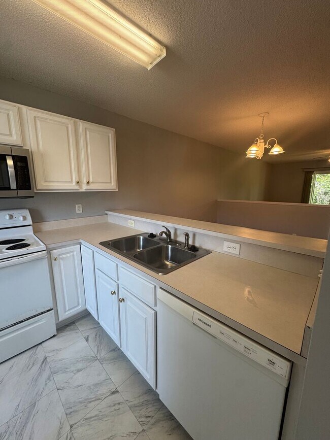 Building Photo - McClelland Drive Unit 102