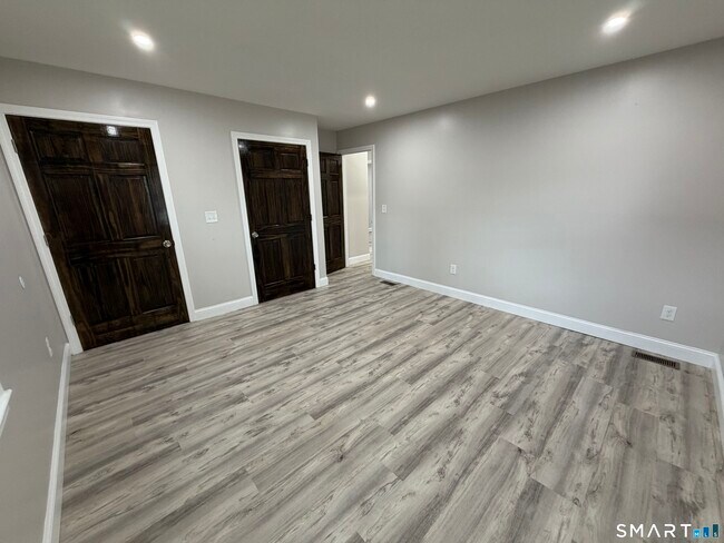 Building Photo - 56 Janet Cir