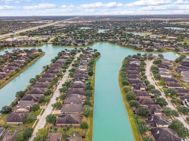 Building Photo - 26323 Crystal Cove Ln