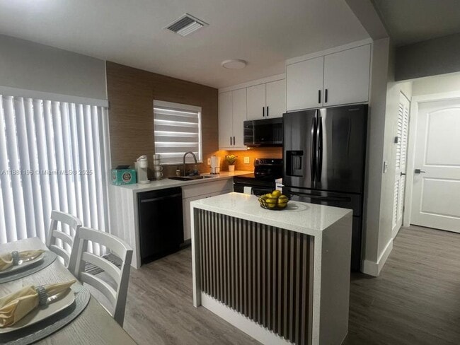 Building Photo - 2 bedroom in Hollywood FL 33021