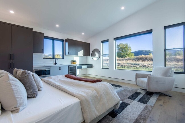 Building Photo - 779 Lucia Ln