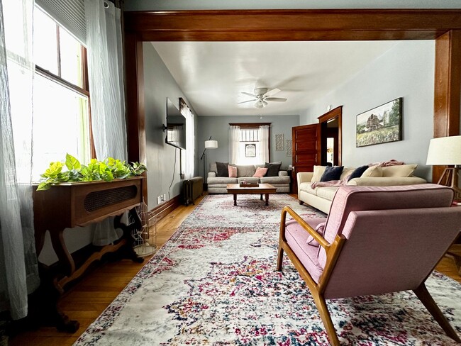 Building Photo - FURNISHED RENTAL: Vintage Chic Haven in St...