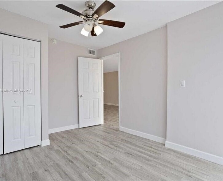 Building Photo - 800 Parkview Dr