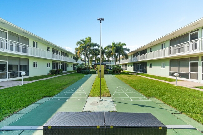 Building Photo - 2100 NE 38th St