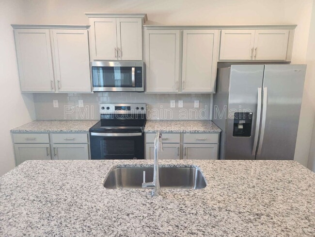 Building Photo - 568 Country Oak Dr