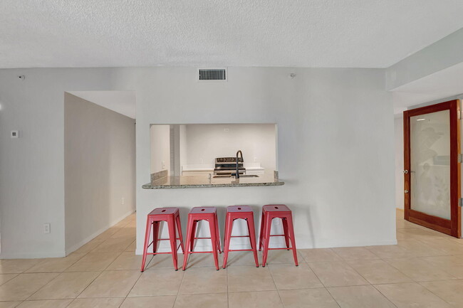 Building Photo - 950 Lavers Cir