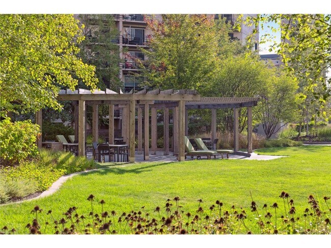 Building Photo - 1225 La Salle Ave