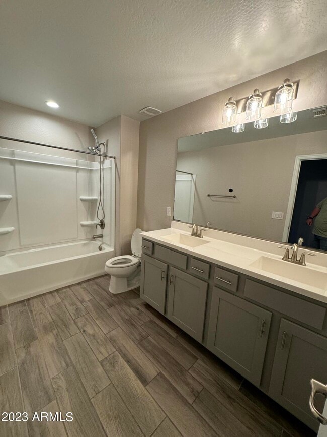 Building Photo - 576 W Westchester Ave