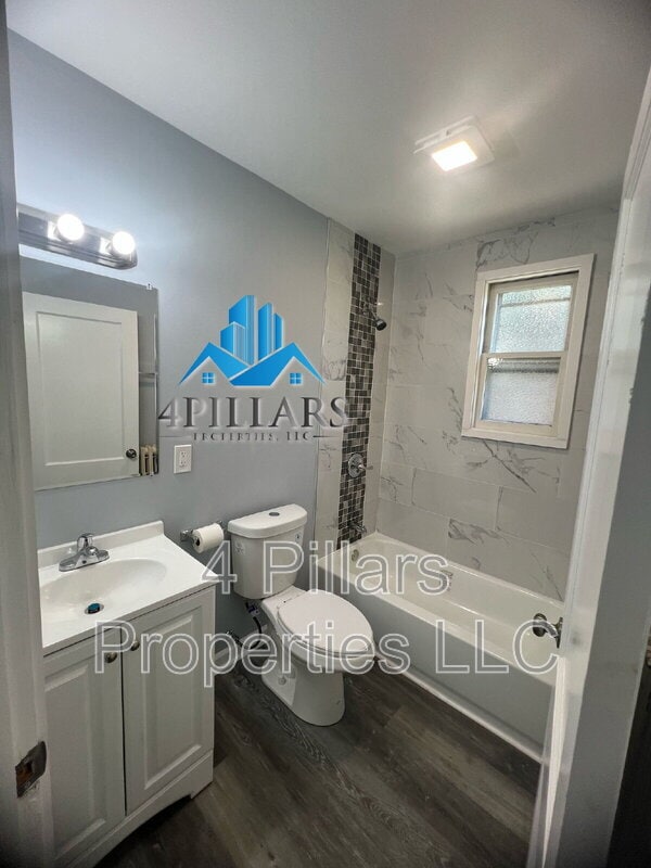 Building Photo - 106 Belden St