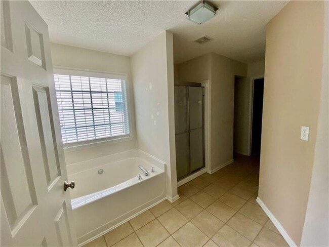 Building Photo - 9020 Friarbridge Dr