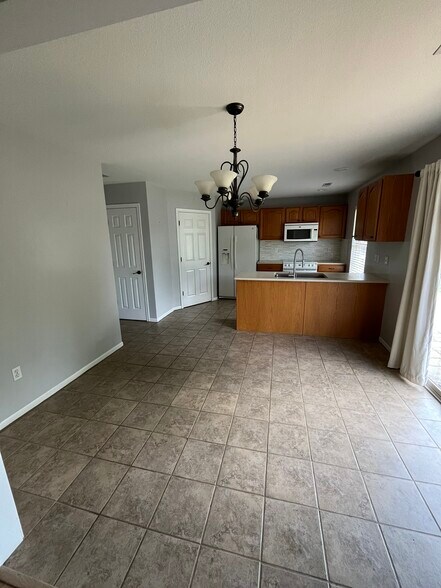 Building Photo - 629 Woodland Park Dr