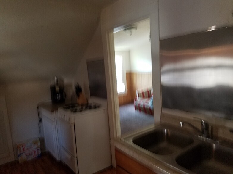 Kitchen - 611 Lawn Drive