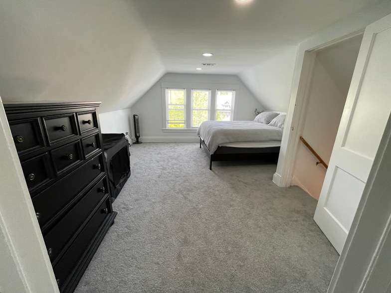 Upstairs Room 1 - 1443 Lakeland Ave