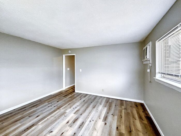 Building Photo - 6108 Welworth Ave