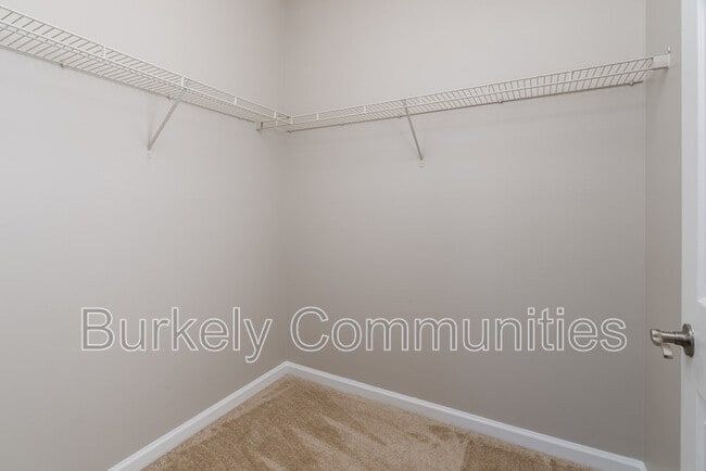 Building Photo - 104 Thornton Ct