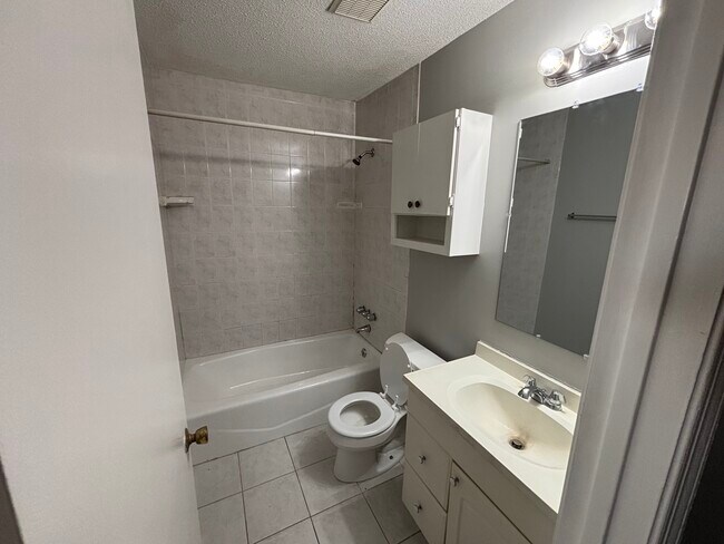 Building Photo - 807 Miriam Ave