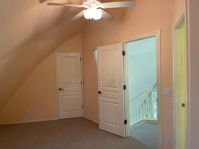 Building Photo - Amazing Garden Hwy Riverfront Home for Rent