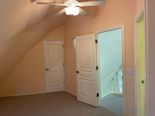 Building Photo - Amazing Riverfront Home for Rent