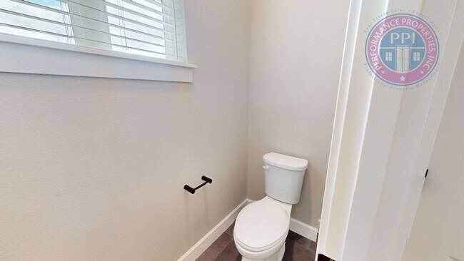 Building Photo - REED'S CROSSING!  Luxury Home, Stylish Amenities, Central Air-Conditioning, Close To Nike & Intel