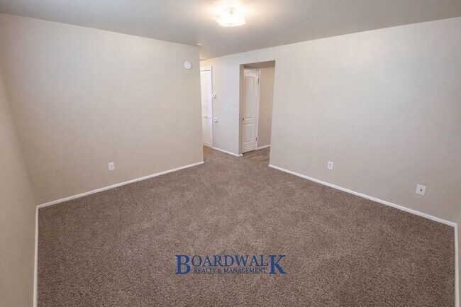 Building Photo - 661/663 N 980 W