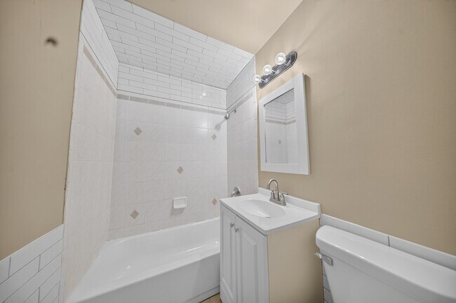Building Photo - 415 Shabbona Dr