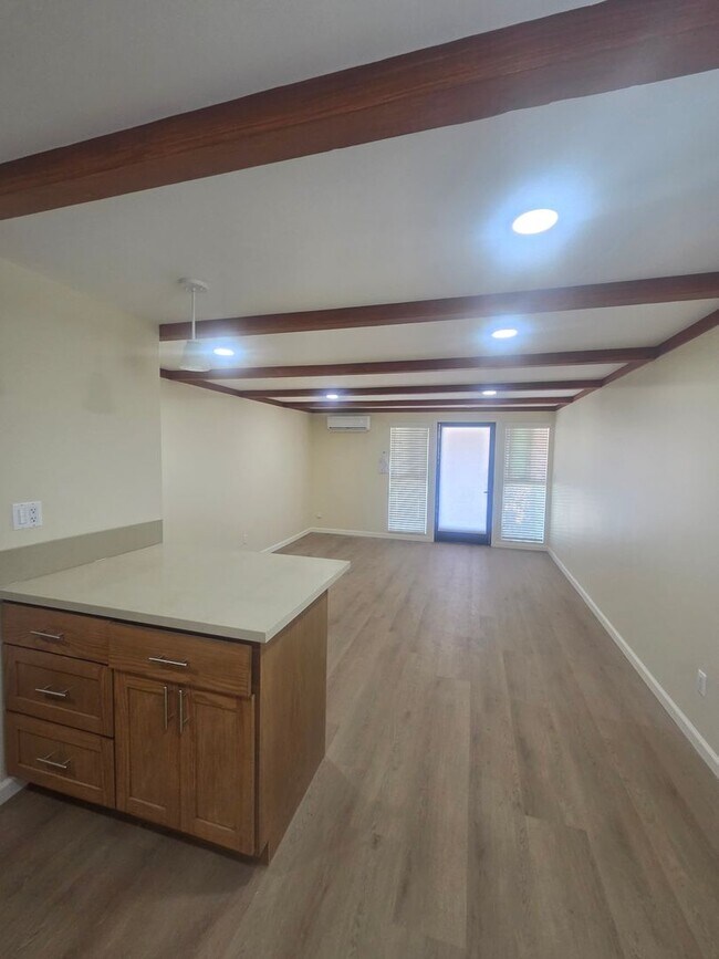 Interior Photo - f2215