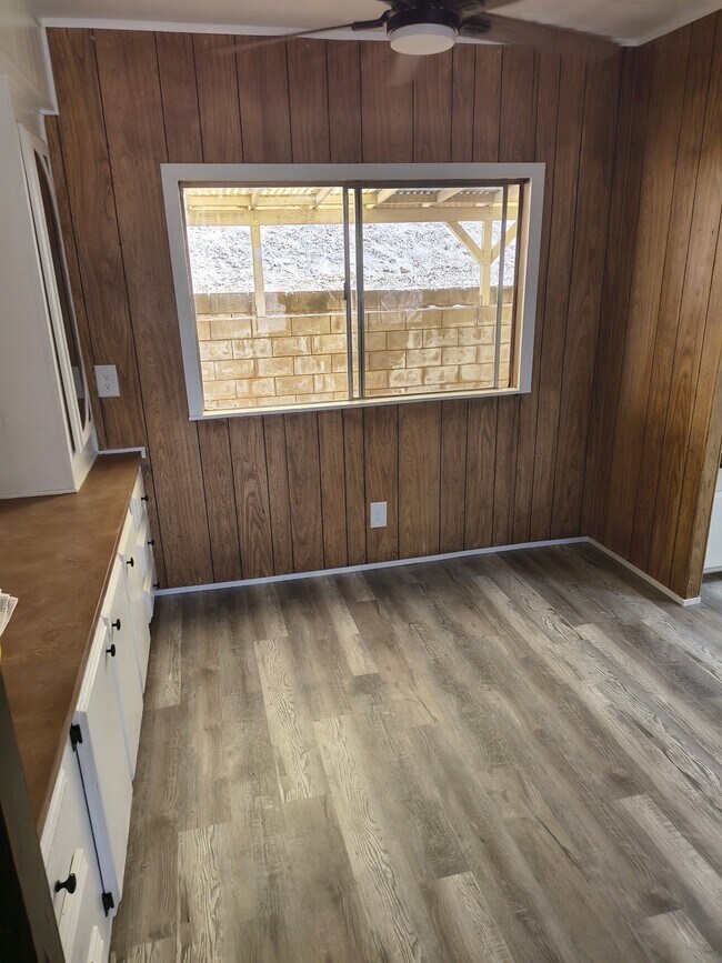 Building Photo - 35468 E Kings Canyon Rd