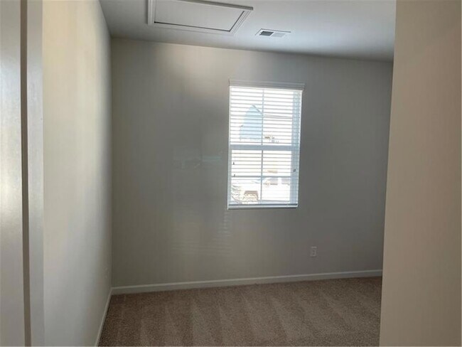 Building Photo - 240 Summerwood Ln