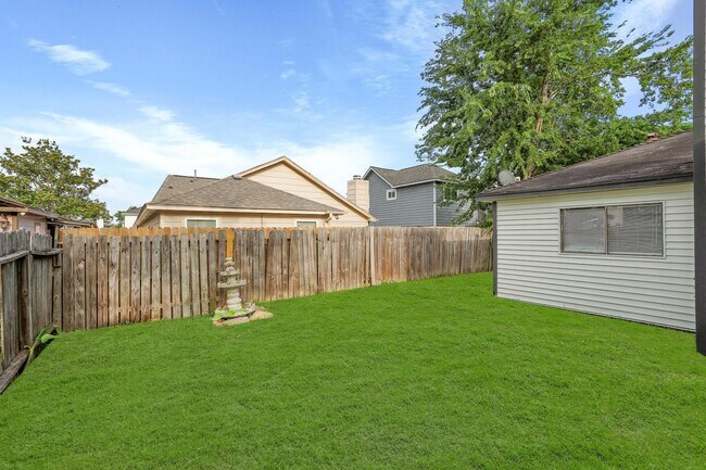 Building Photo - 7215 Trogon Ln