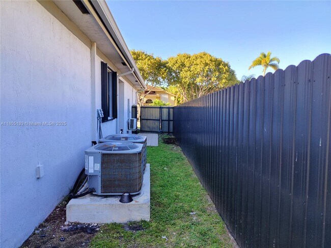 Building Photo - 15752 SW 44th Terrace