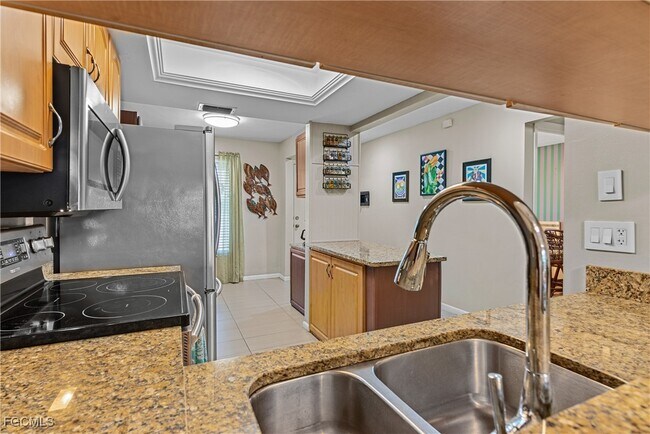 Building Photo - 15140 Riverbend Blvd