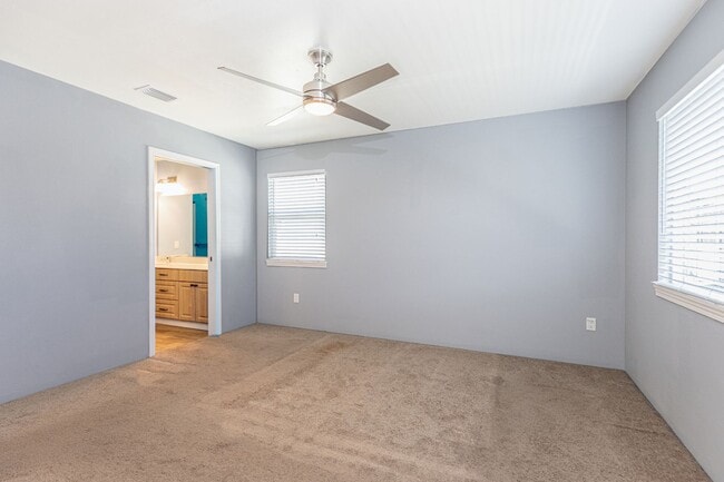 Building Photo - 3 bedroom, 2.5 bath, Garage Parkside by Gentry