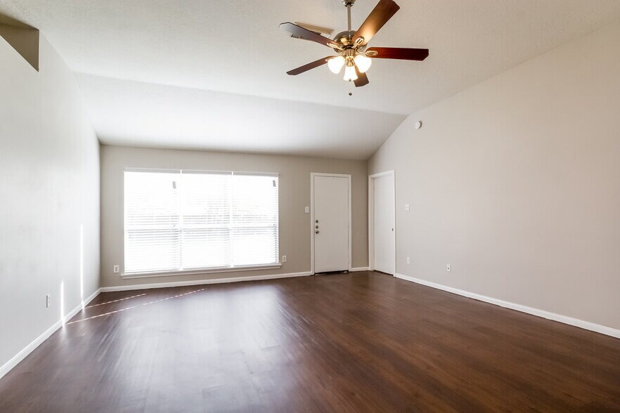 Building Photo - 23715 Prairie Bird Dr