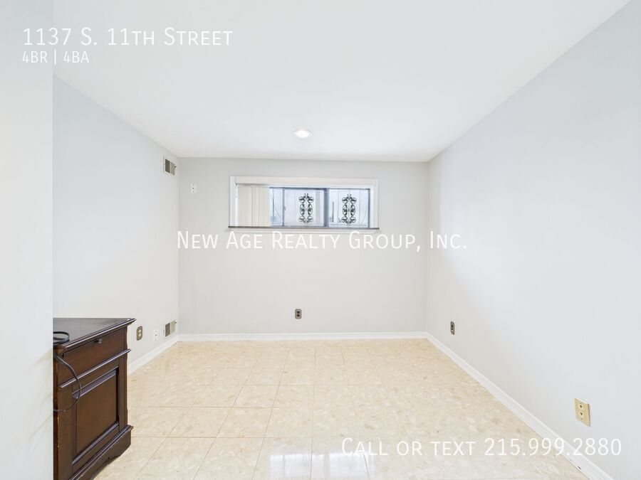 Building Photo - 1137 S 11th St