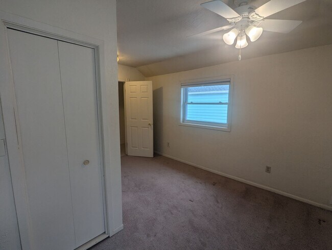 Building Photo - 5921 London Rd