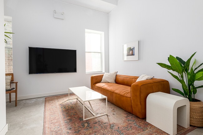 Building Photo - 1636 N Western Avenue