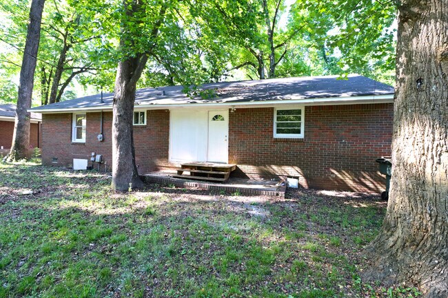 Building Photo - 3151 Truman St