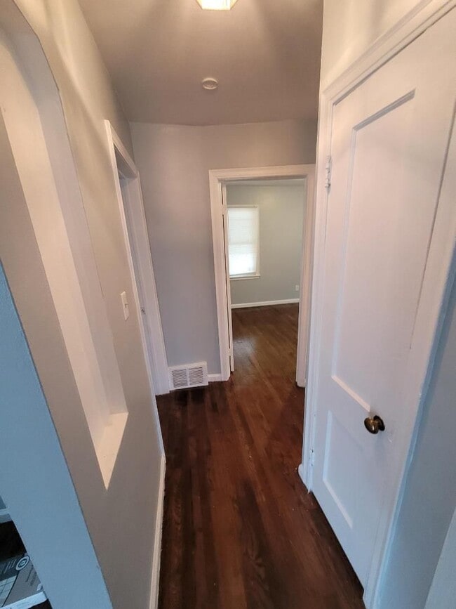 Building Photo - 3 Bedroom 1 Bath Home in Eastpointe